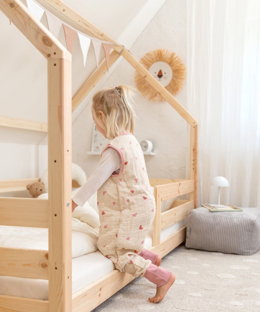 Hausbett in bodennaher Aufbauhöhe für einen einfachen Einstieg