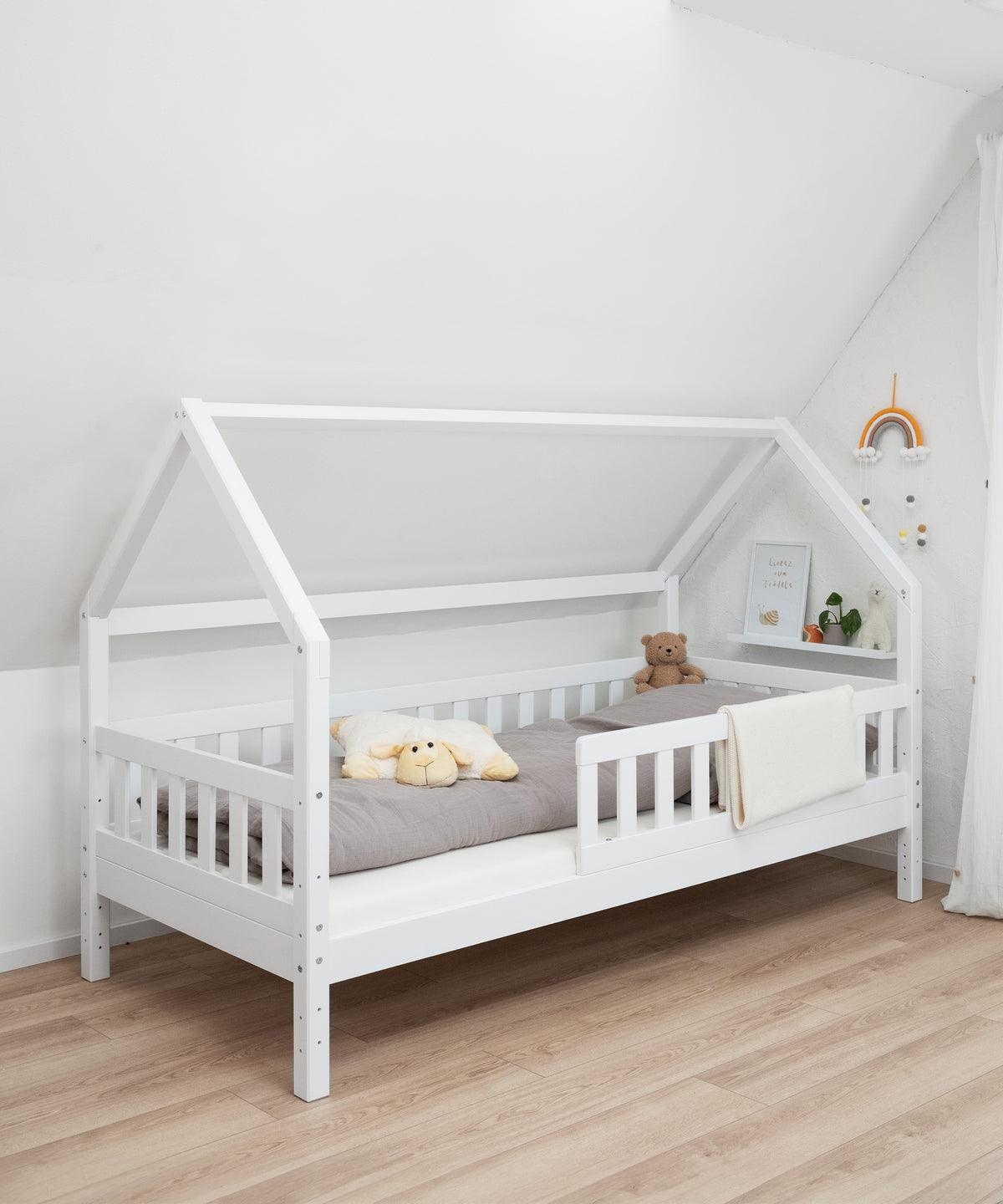 Hausbett 90x200 cm in Weiß für Kinder.