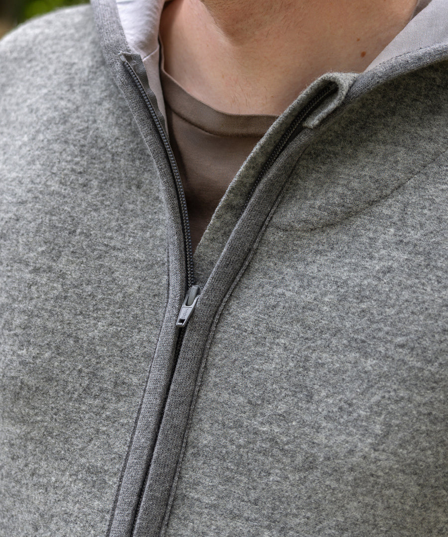 Reißverschluss mit praktischem Kinnschutz an der Walkjacke für Herren.