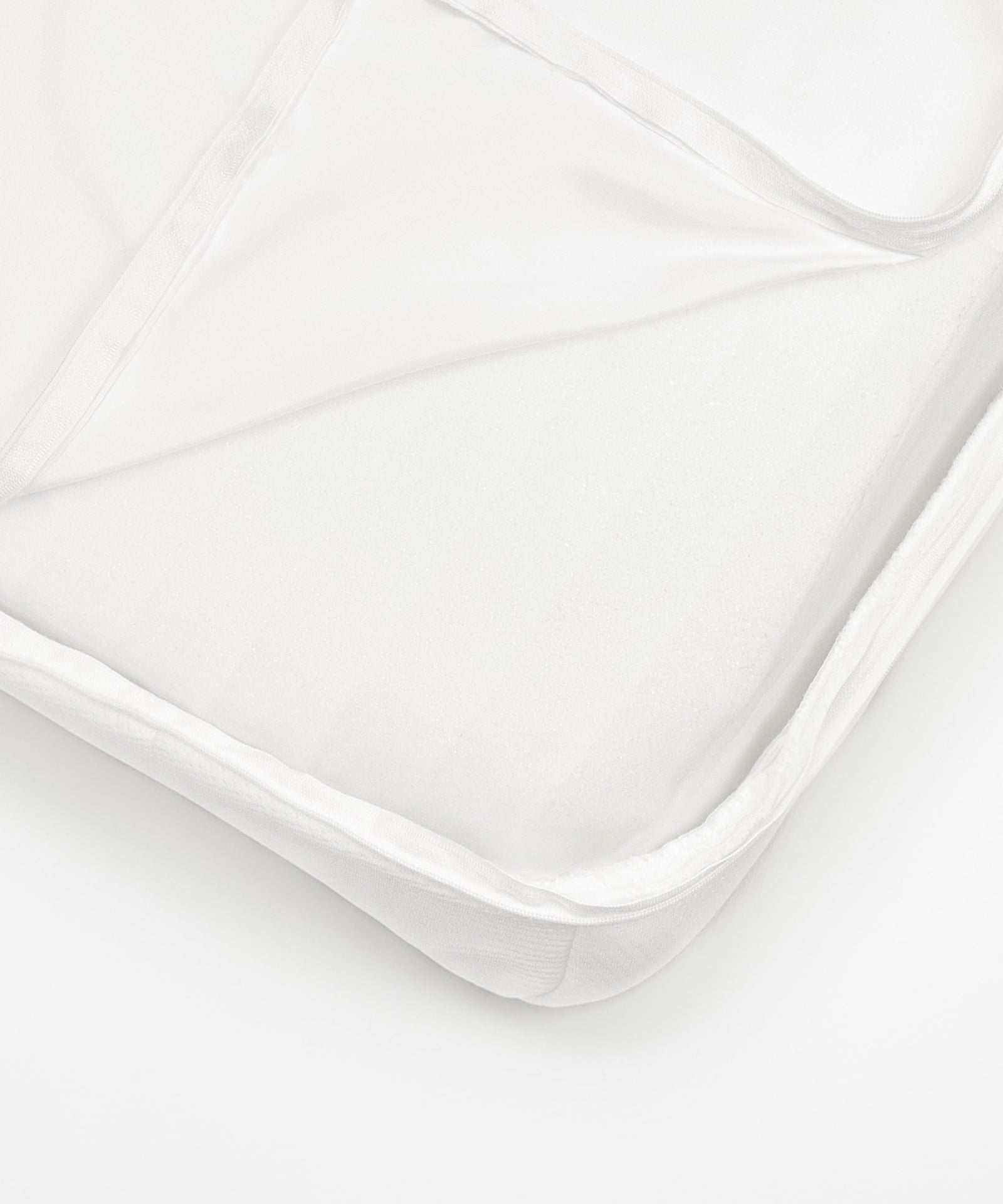 Schadstoffgeprüfte Materialien*Geprüfte Materialien und OEKO-TEX® STANDARD 100 sorgen für einen unbedenklichen Einsatz im Kinderzimmer.|Schadstoffgeprüfte Kindermatratze mit OEKO-TEX zertifizierten Materialien