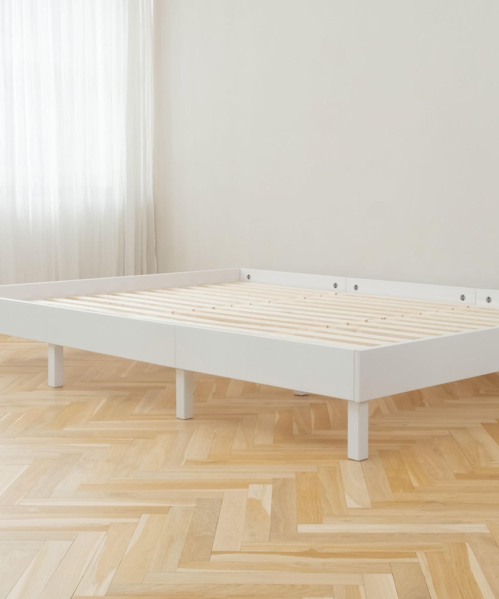 Lattenrost Plano-Bett aus Espenholz mit 13 breiten Latten, werkzeuglos montiert