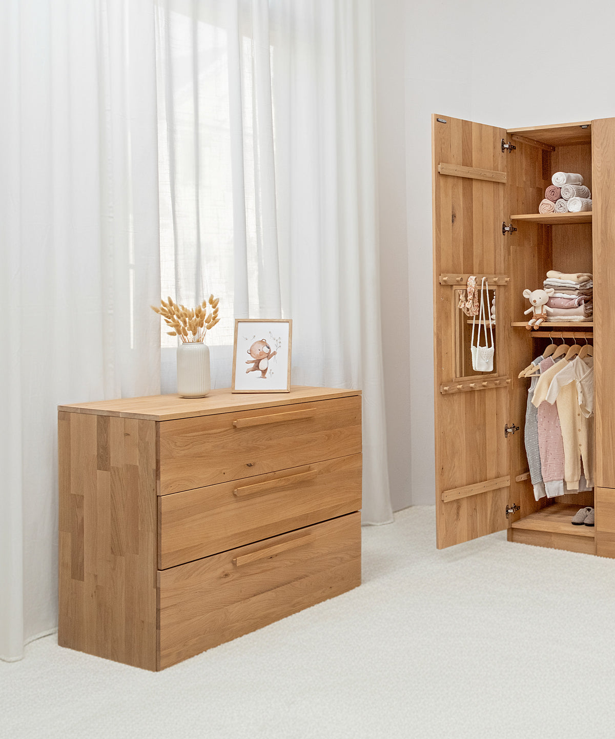 Zeitloses Design*Fügt sich harmonisch in jeden Wohnstil ein: Als Design-Kommode ist sie perfekt fürs Kinderzimmer, Schlafzimmer oder den Flur.| Modernes, klares Design im Kinderzimmer.