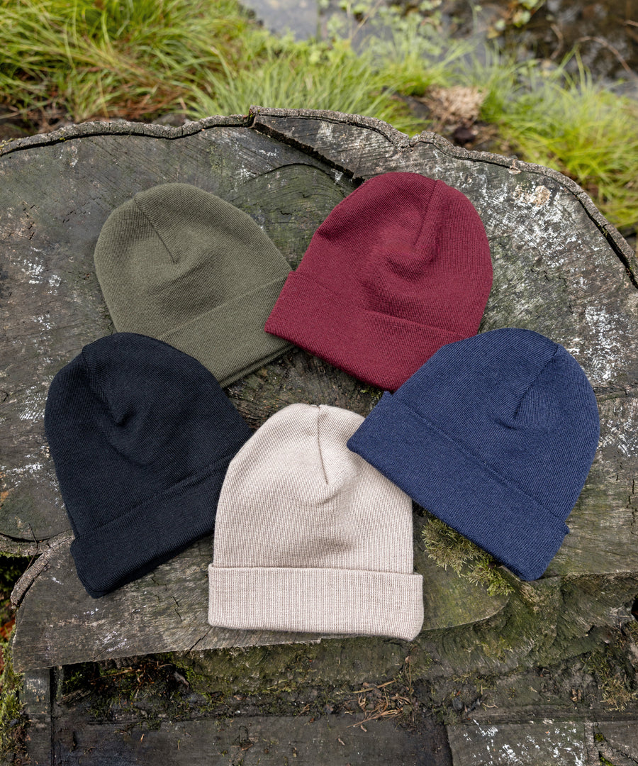 Zeitlose Farben*Abgestimmt auf unsere Kinder-Strickmützen stehen viele schöne Farbtöne zur Auswahl, die sich vielseitig kombinieren lassen.| Strickmützen aus Merinowolle in verschiedenen zeitlosen Farbtönen.