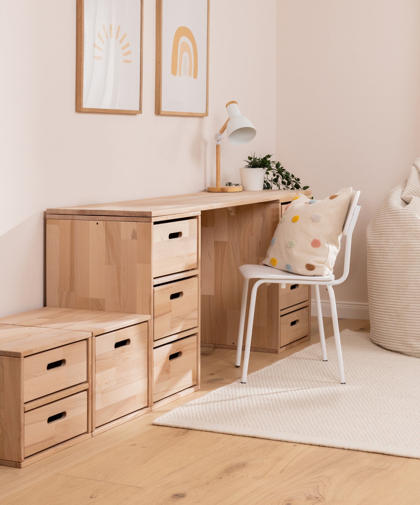 Modulare Tischplatte aus Buche für Mal- und Bastelplatz im Kinderzimmer