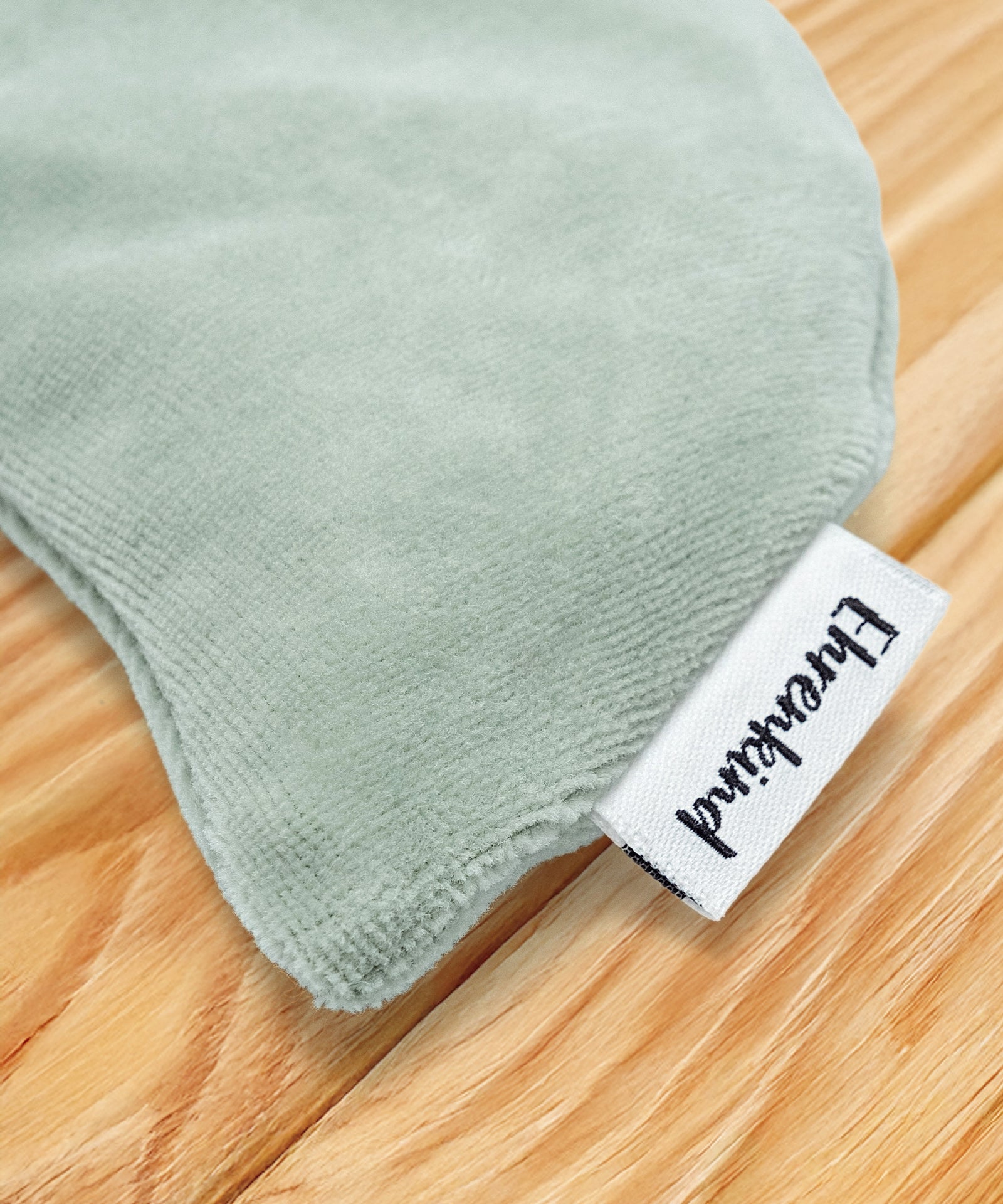 Verantwortungsvoll produziert*Hochwertige Materialien und sorgfältige Verarbeitung - mit Liebe in Europa hergestellt für langlebige, natürliche Qualität.|Hochwertiges Mond-Wärmekissen aus natürlichen Materialien.