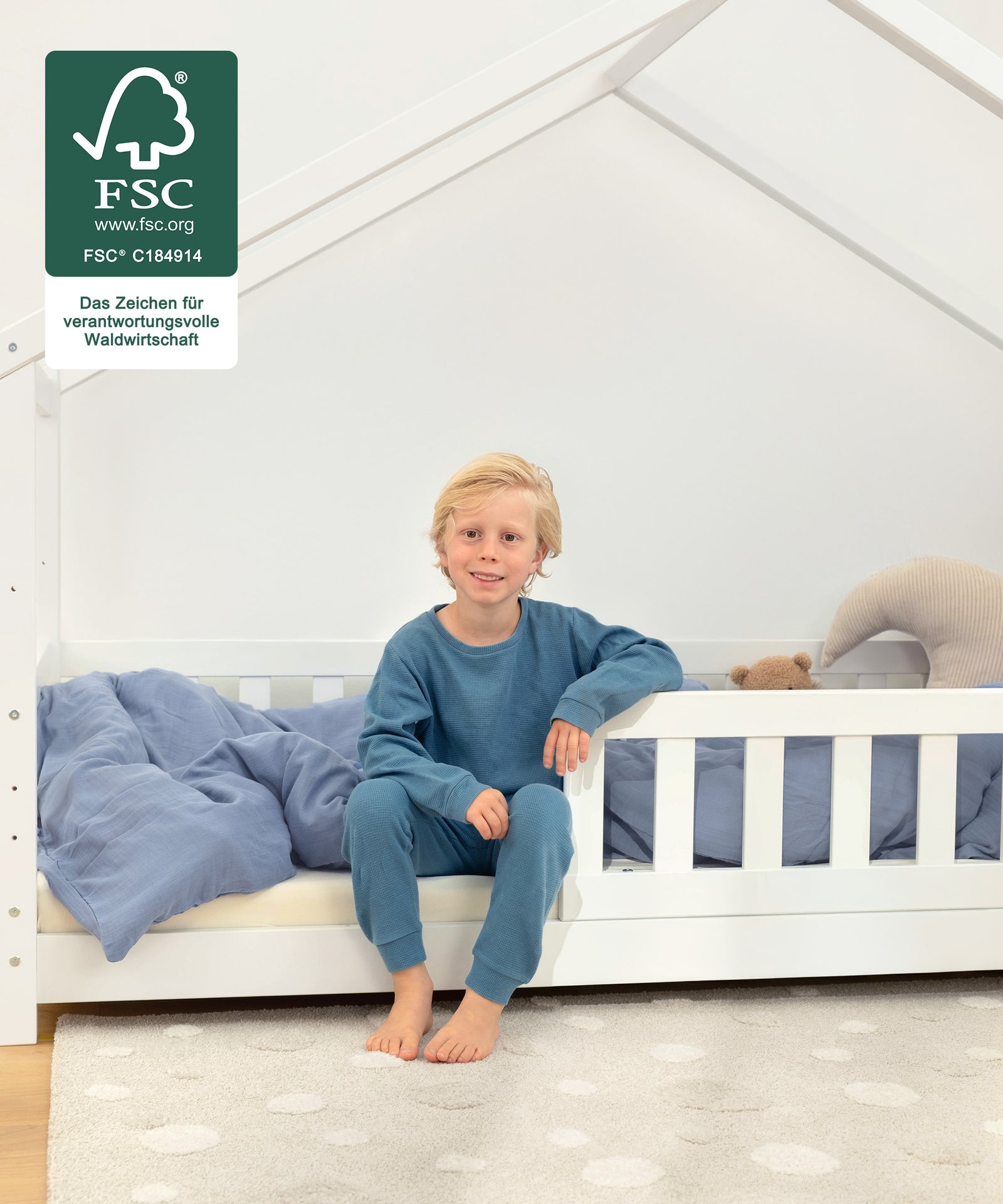 Höhenverstellbare Liegefläche*Dank vorgebohrter Löcher ergeben sich zwei Liegehöhen: Bodennah 5 cm oder 21 cm mit Platz für Bettkasten oder Schubladen.