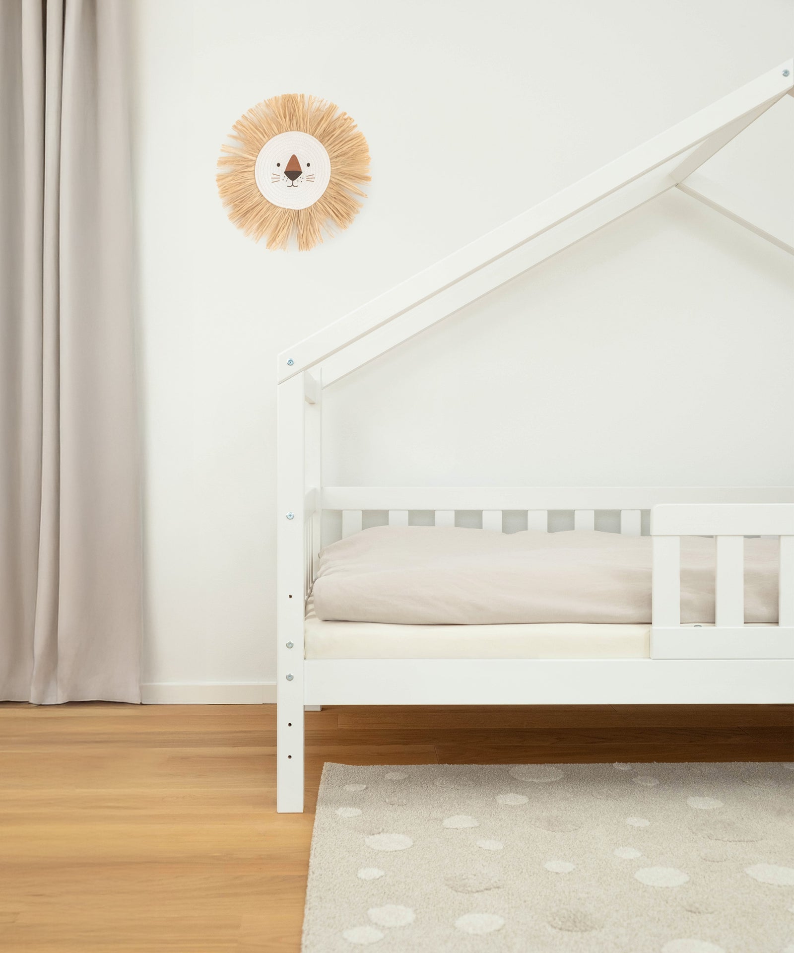 Panorama Hausbett Weiß ohne Zubehör.