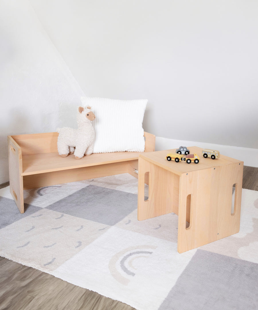 Praktische Wendemöbel aus Buchenholz als Hocker und Bank für Kinder.