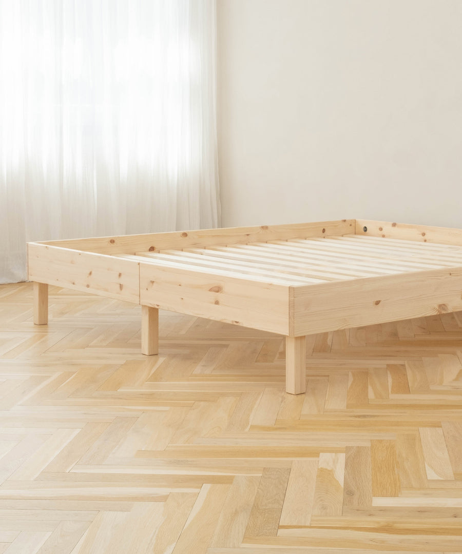 Rollrost aus astfreiem Espenholz 90x200 cm für Plano-Bett, zeigt breite Latten mit Federkomfort.