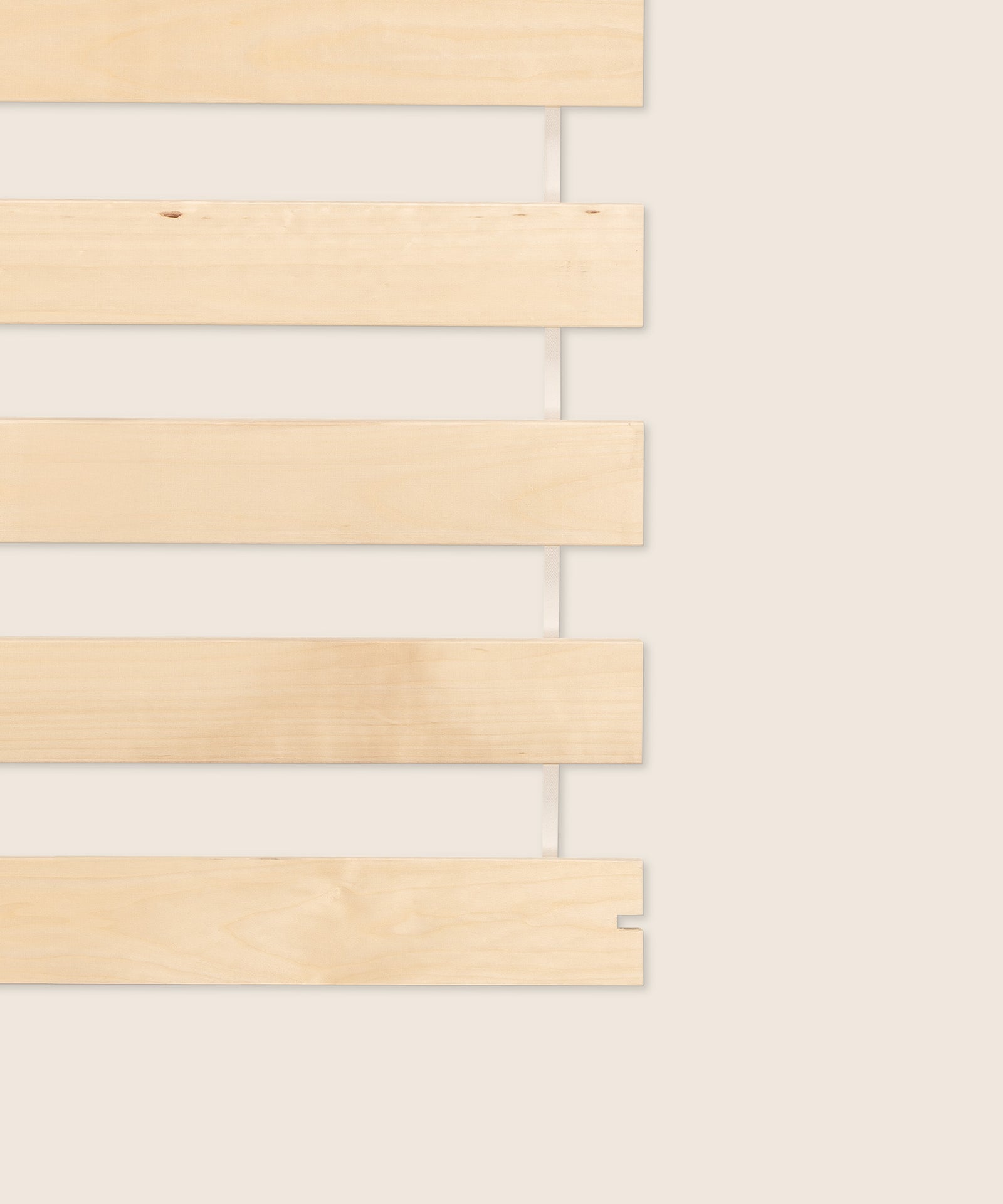 Optimaler Abstand*Der Abstand zwischen den einzelnen Leisten sorgt für eine optimale Luftzirkulation und eine gute Belüftung.| Rollrost im Plano-Bett, offene Latten für optimale Luftzirkulation der Matratze.