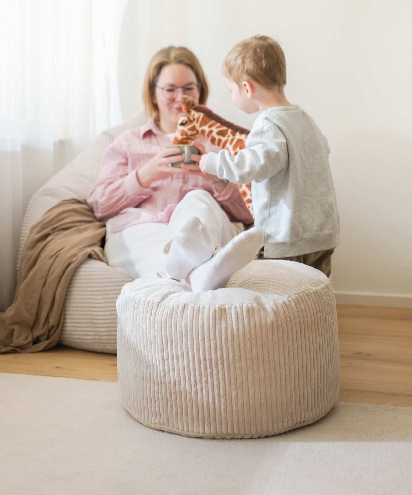 Runder Pouf als Fußablage, Sitzplatz oder Ergänzung zum Sitzsack