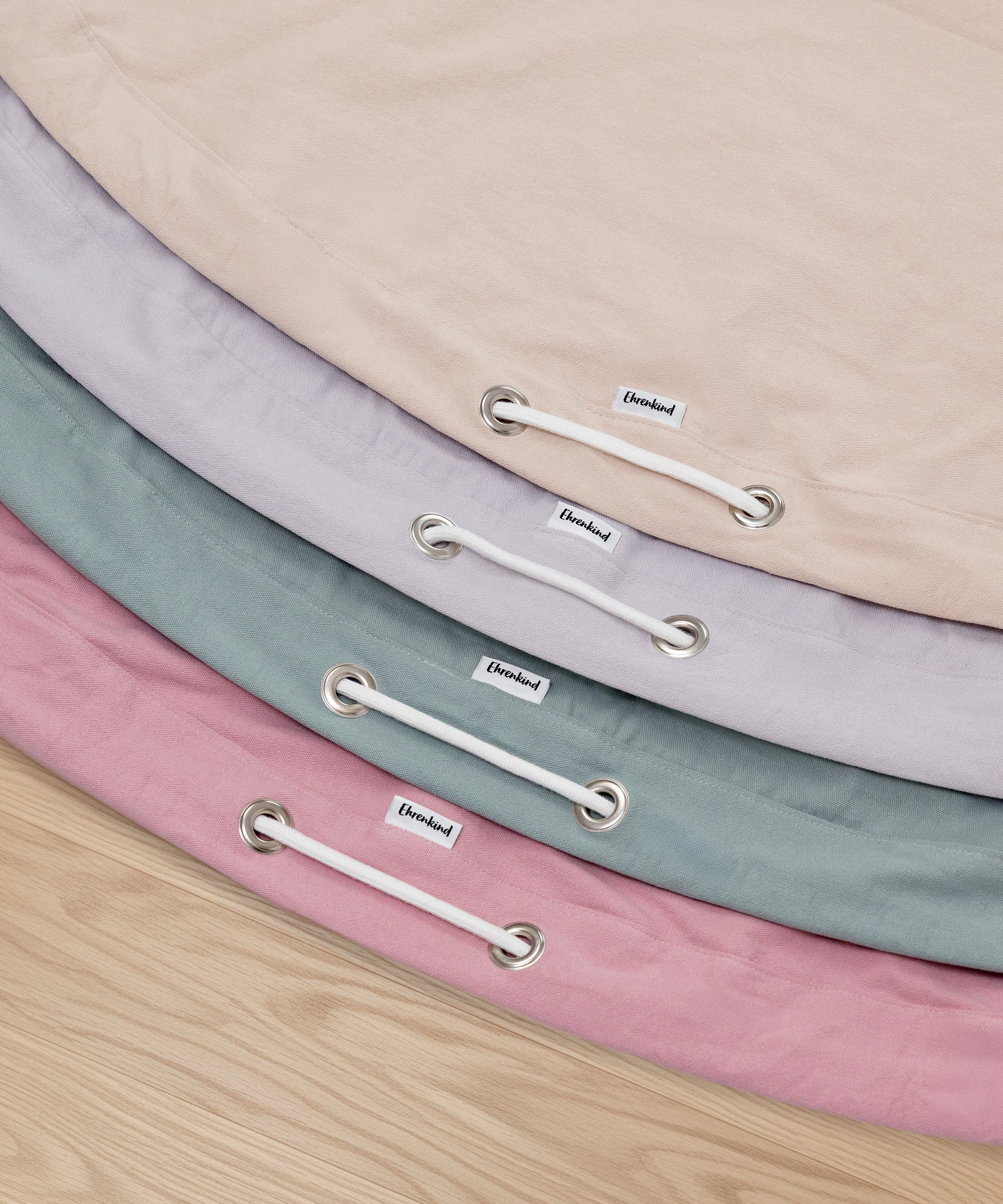 In sanften Farben*Erhältlich in den Farben Jade, Rosé, Hellgrau und Beige fügt sich der Spielzeugsack harmonisch ins Kinderzimmer ein.|Spielzeugsack in verschiedenen Farben passend zur Kinderzimmer-Einrichtung.