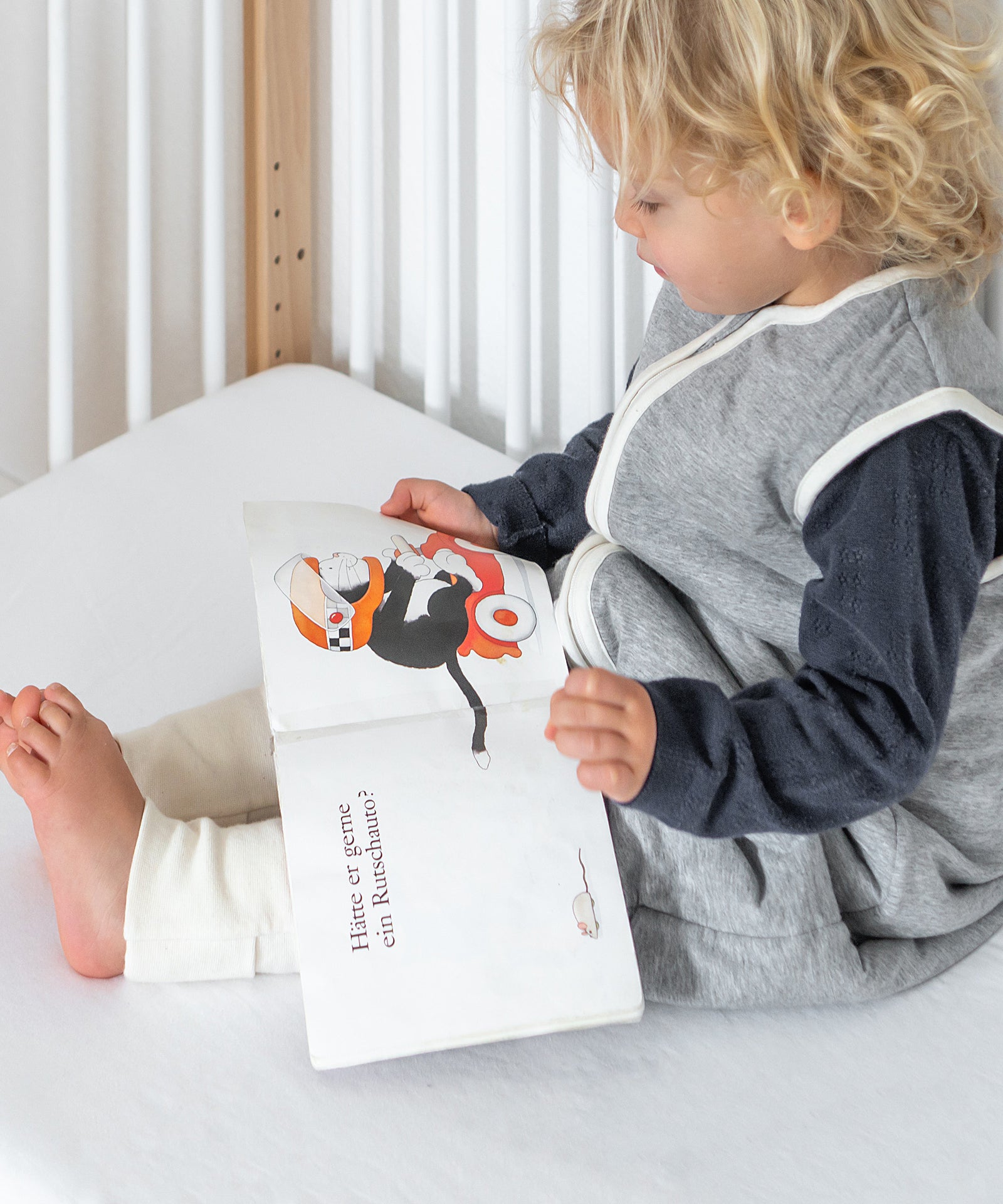 Atmungsaktiv*Die weiche, atmungsaktive Wollwattierung reguliert die Körpertemperatur und sorgt für wohlige Wärme ohne zu überhitzen.l Kind im Schlafsack Hellgrau.