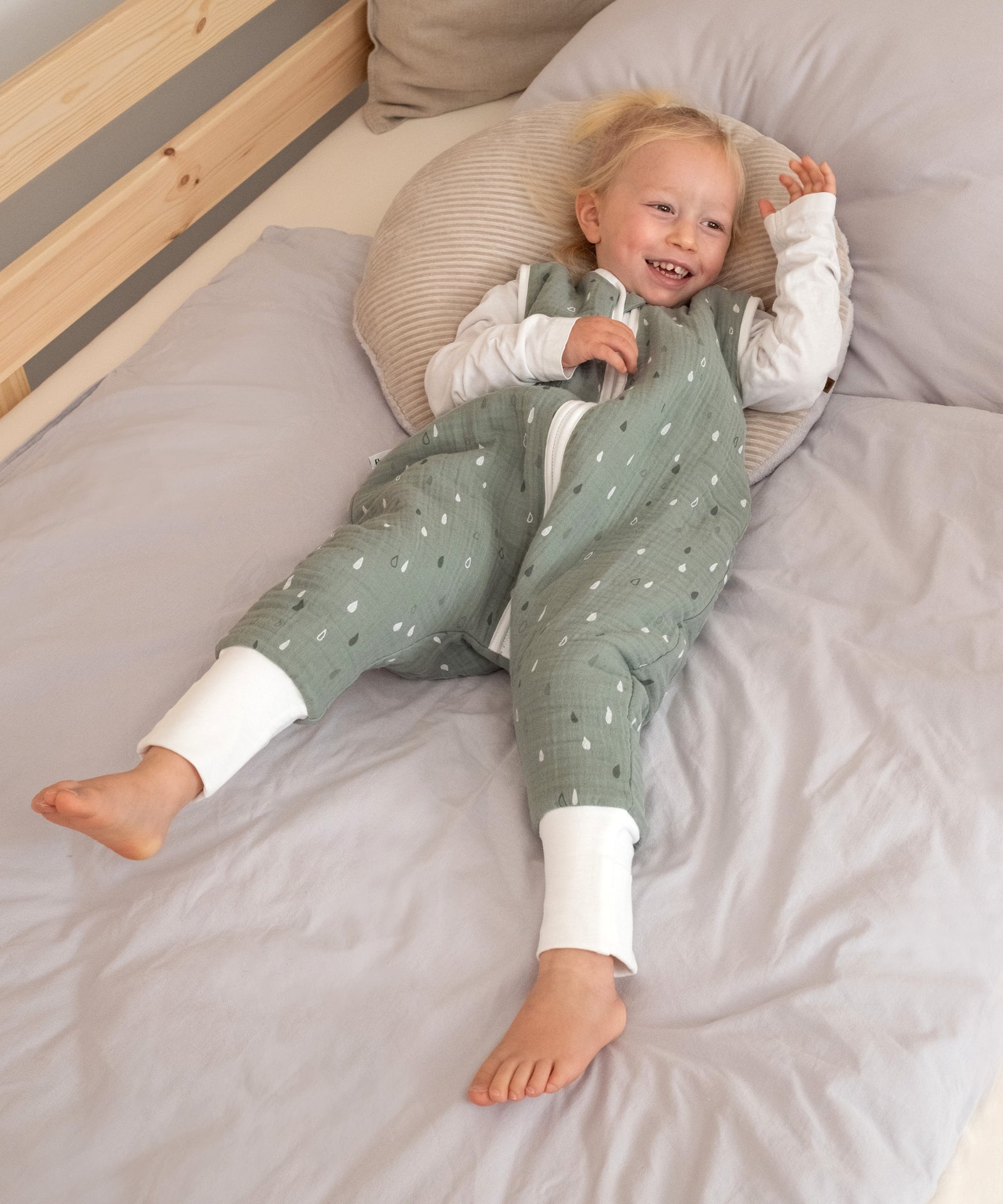 Schlafsack mit Füßen für Kinder aus hochwertigem Musselin-Stoff.