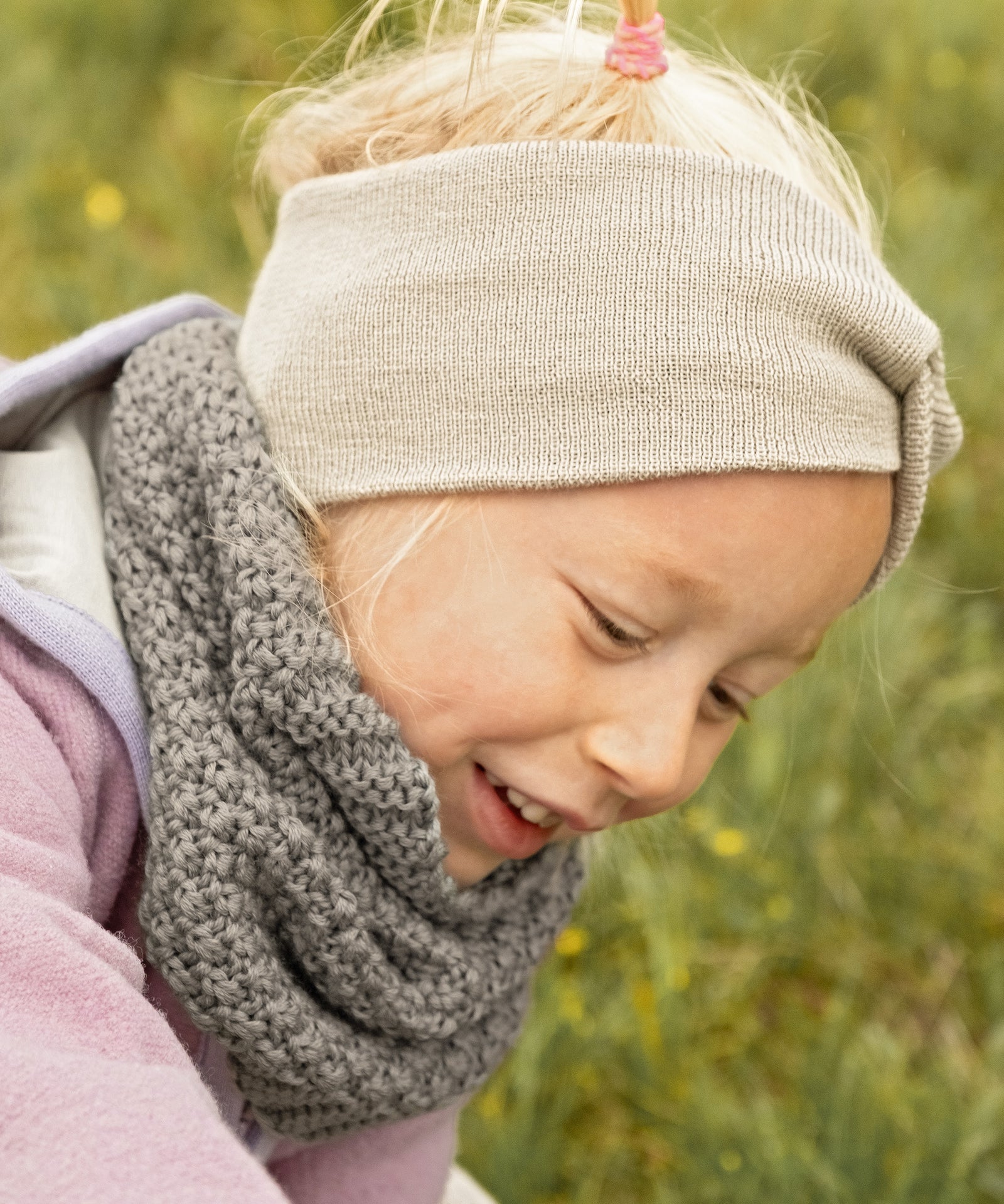 Der Schlauchschal Grobstrick ist perfekt für die kalte Jahreszeit und hält schön warm.