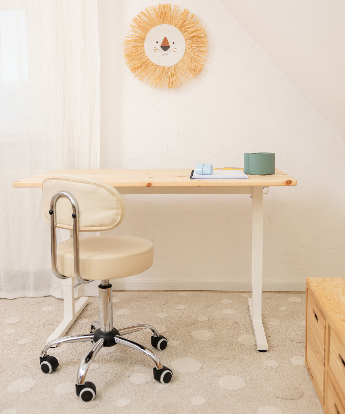 Schreibtisch aus Kiefernholz für Kinder, Jugendliche und Erwachsene geeignet.