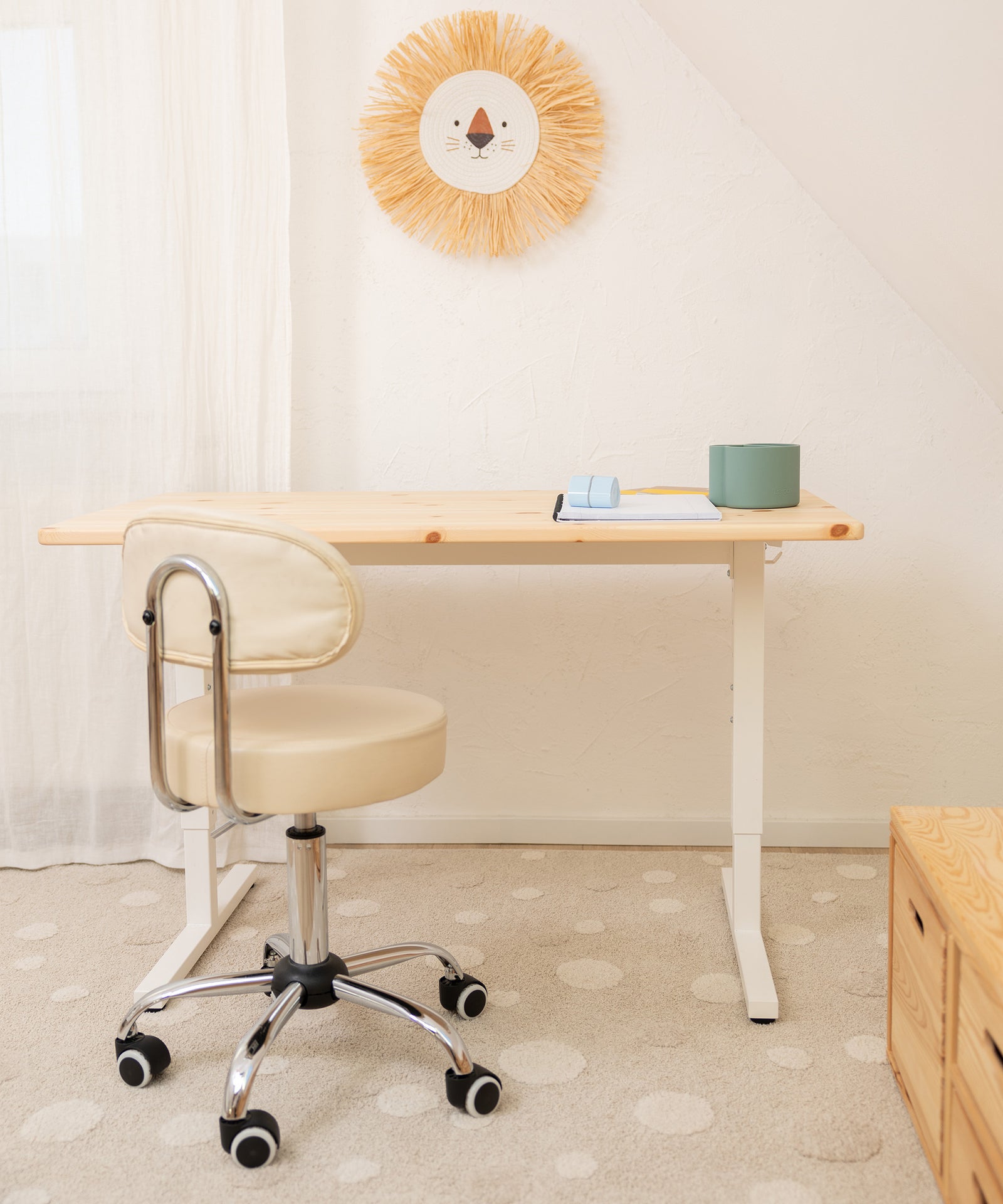 Schreibtisch aus Kiefernholz für Kinder, Jugendliche und Erwachsene geeignet.