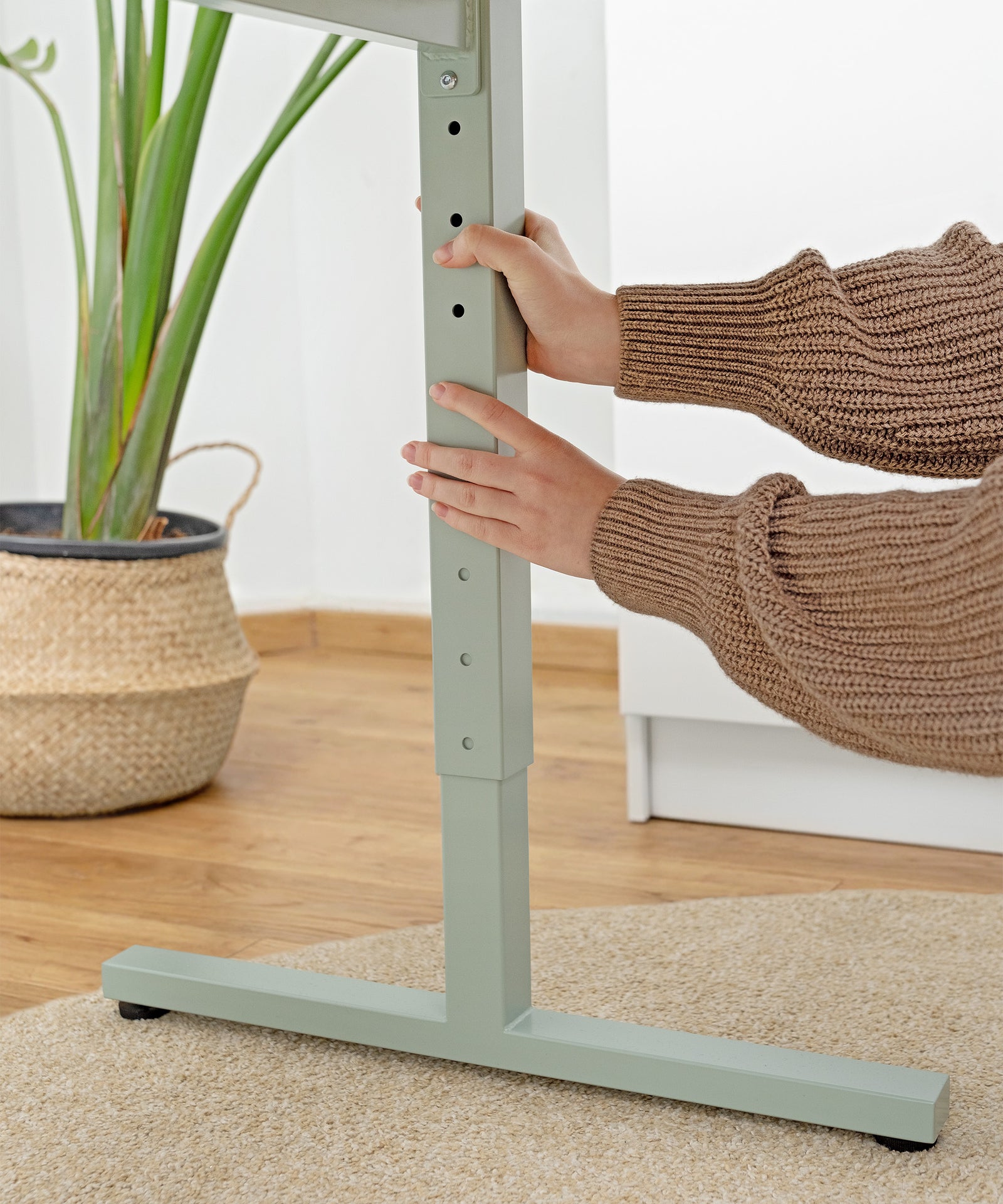 Stabiles Stahlgestell*Pulverbeschichtete T-Konstruktion in verschiedenen Farben sorgt für Stabilität und frische Farbakzente im Kinderzimmer.| Stahlgestell sorgt für Stabilität und Langlebigkeit im Alltag.