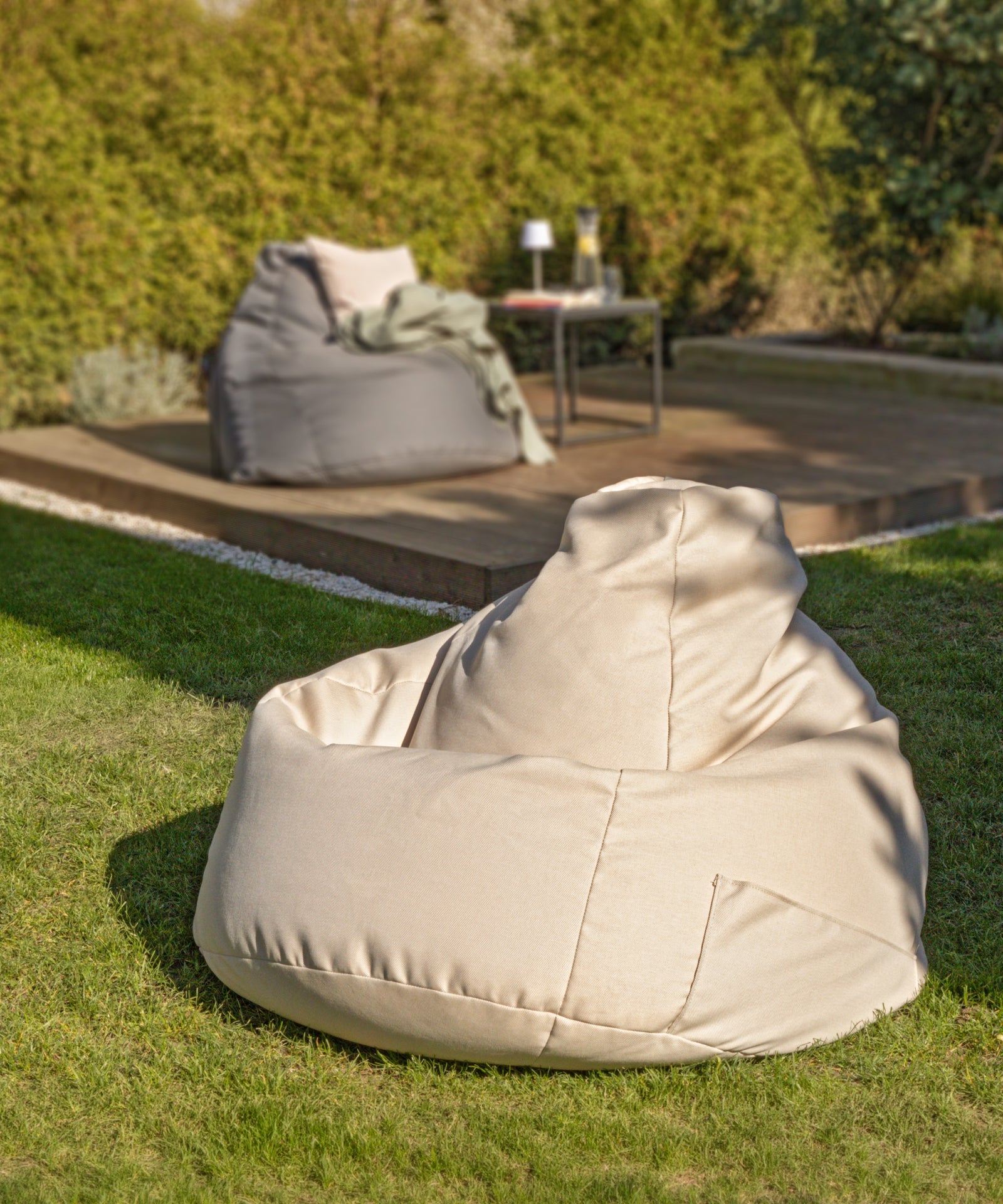 Wo der Alltag Pause macht*Ein großzügiger Lieblingsplatz für Garten, Terrasse oder Wohnzimmer - gemacht für gemeinsame Momente & entspannte Pausen.| Großer Outdoor-Sitzsack XXL im Garten für entspanntes Sitzen.