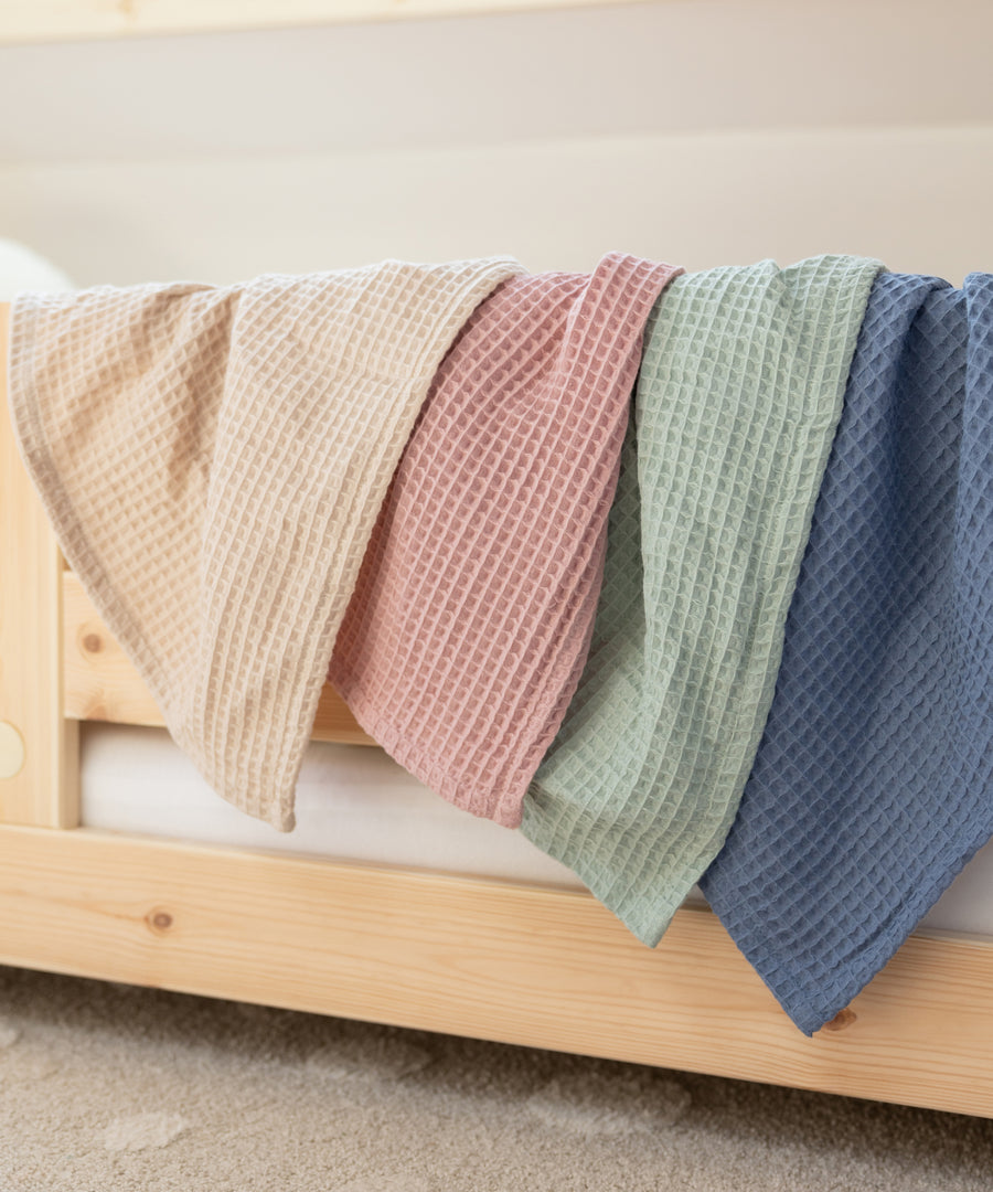 Aus Bio-Baumwolle*Gefertigt aus hochwertiger Bio-Baumwolle und OEKO-TEX®
STANDARD 100-zertifiziert.|Tagesdecke Waffelpiqué Farben.