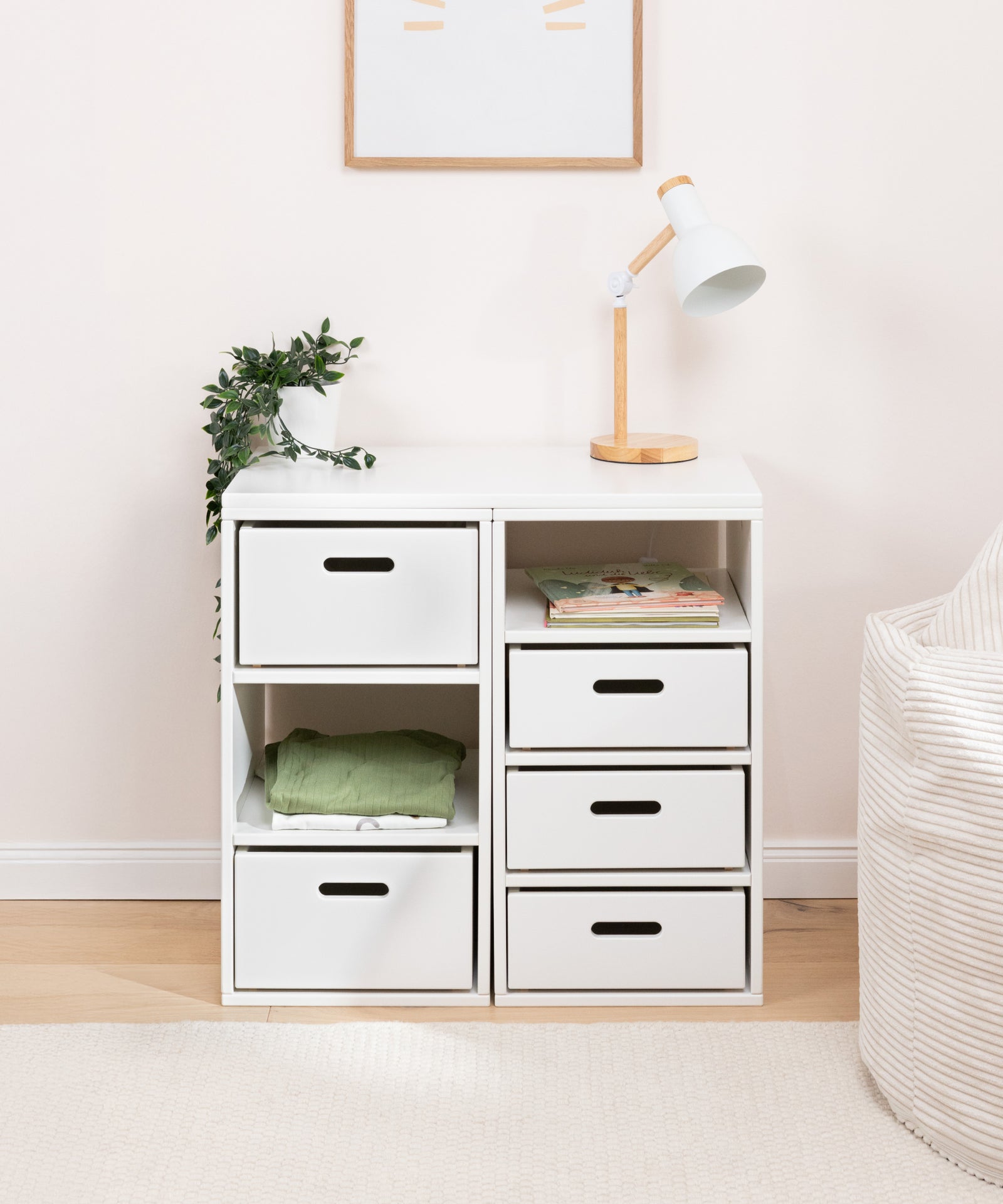 Weiß lackierte Tischplatte im skandinavischen Stil für Kinderzimmer