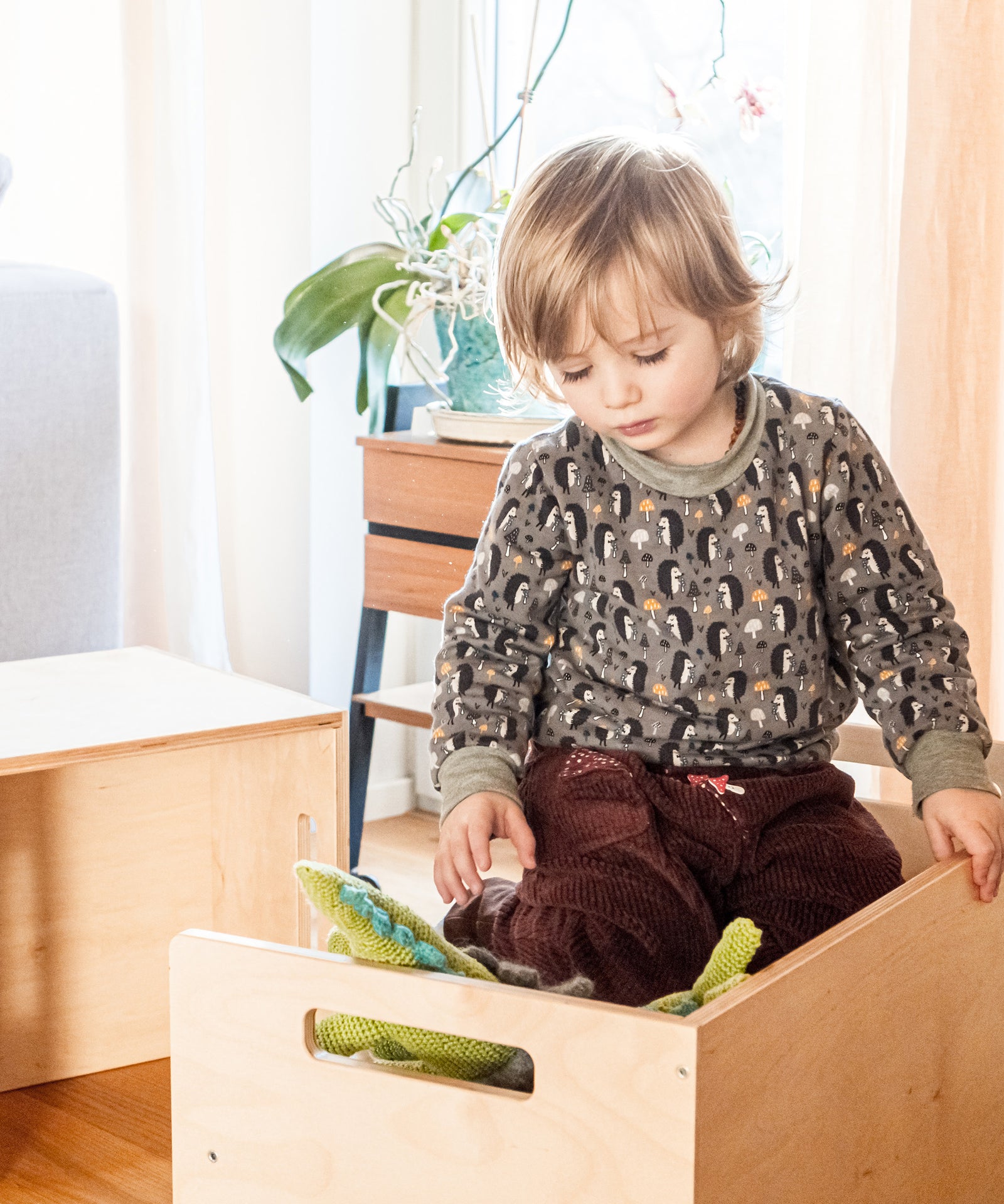 Praktischer Wendehocker aus Birke, platzsparend und flexibel verwendbar