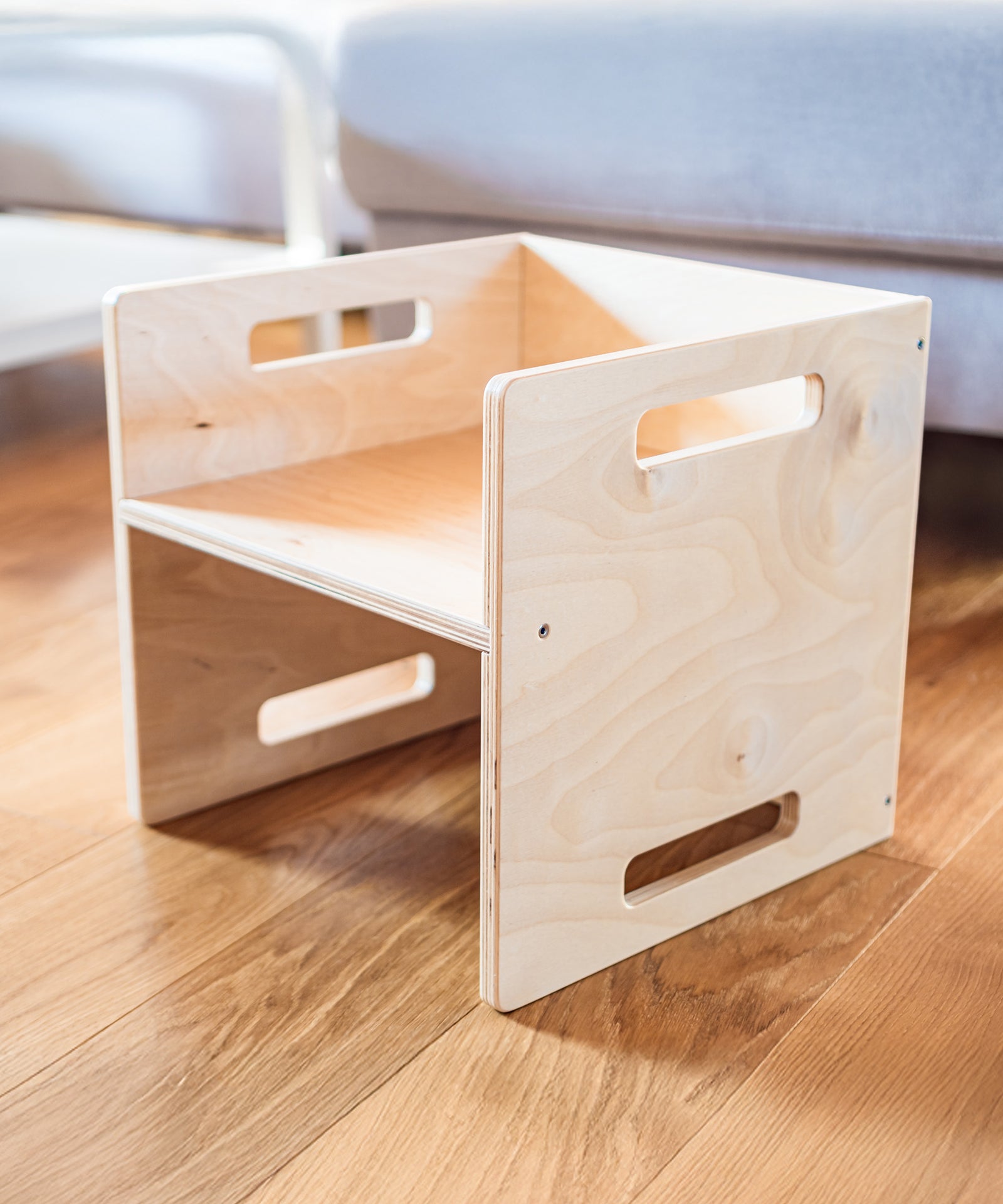 Stabil & nachhaltig*Unsere Wendemöbel werden in Europa aus hochwertigem
Birkenschichtholz gefertigt.|Praktischer Wendehocker.