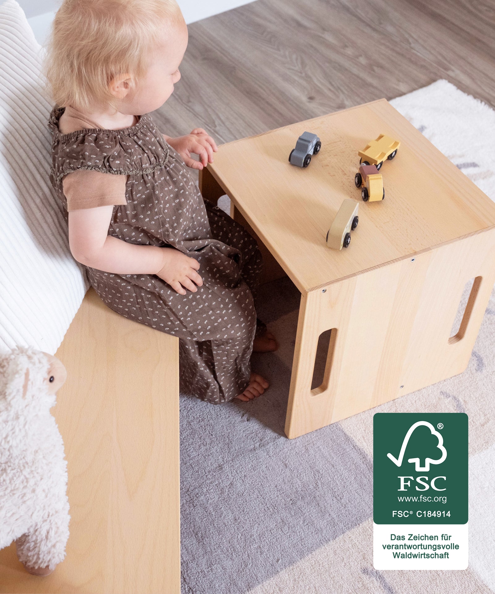 Fördert die Motorik*Durch die unterschiedlichen Höhen kann dein Kind sich mit den Füßen auf dem Boden abstützen und gewinnt ein Gefühl fürs Stehen.| Wendehocker und Wendebank mit verschiedenen Höhen durch einfaches Wenden.