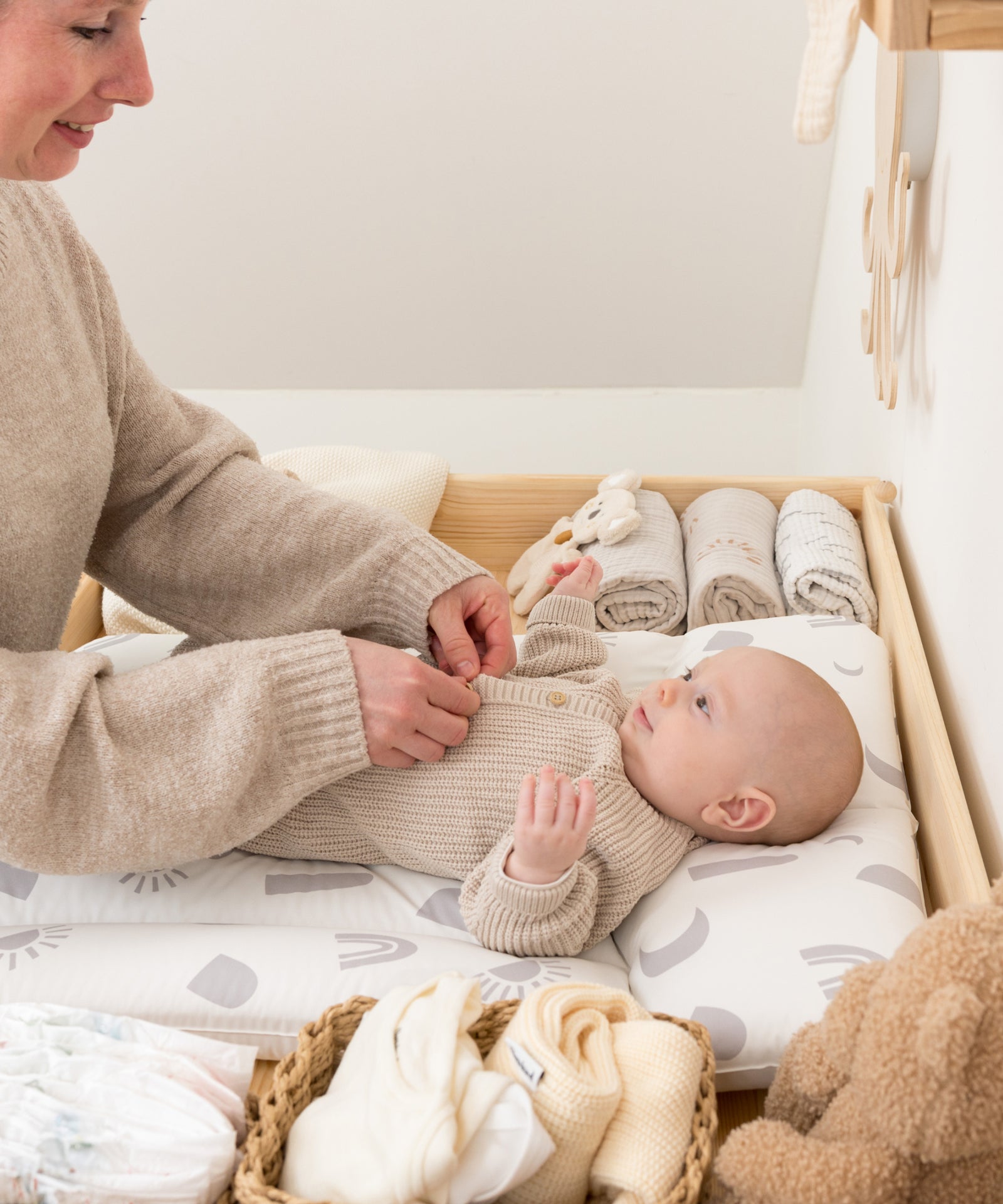 Wickelauflage mit gepolsterter Wickelmulde für Babys