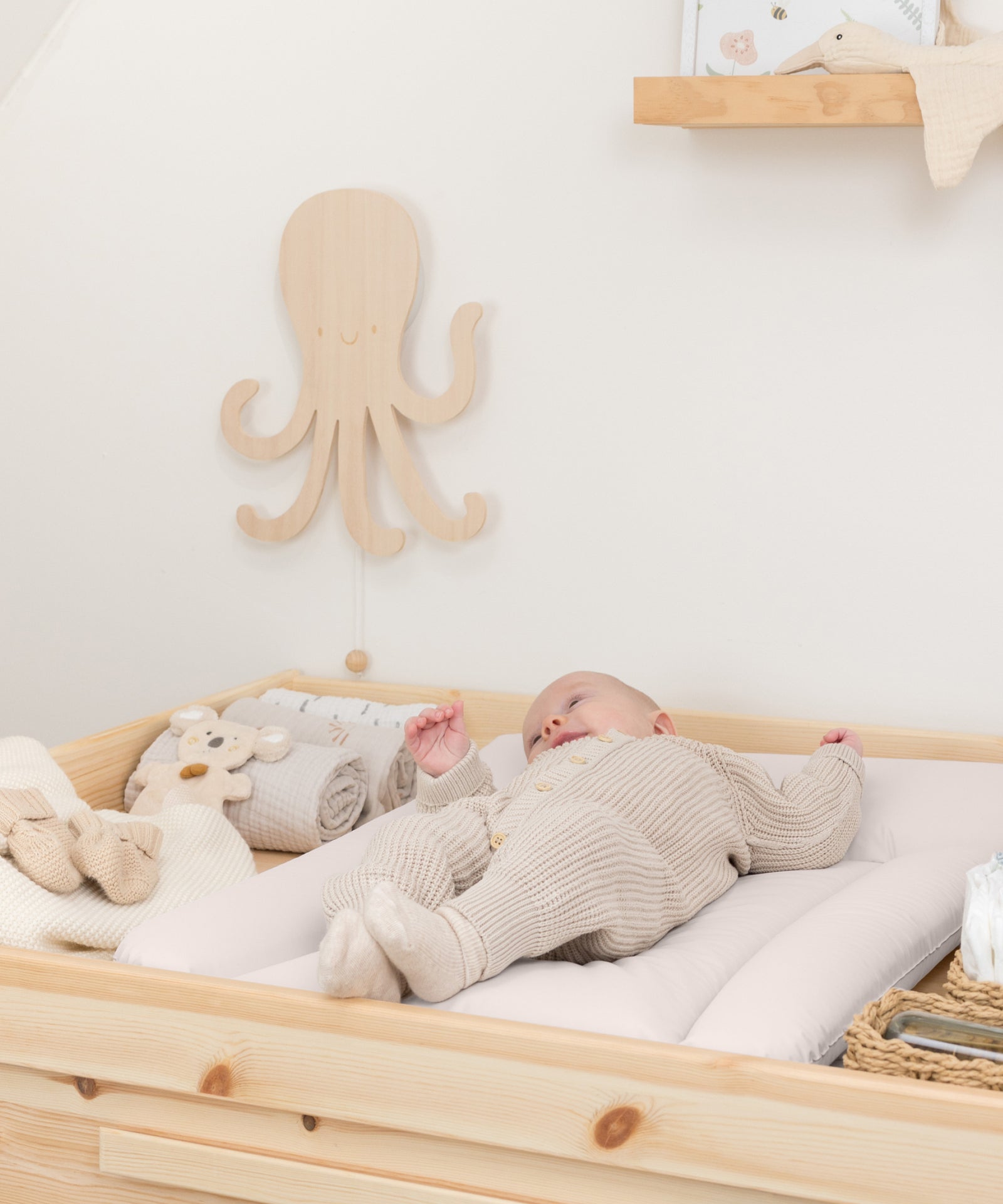 Wickelauflage mit leicht erhöhten Seiten.