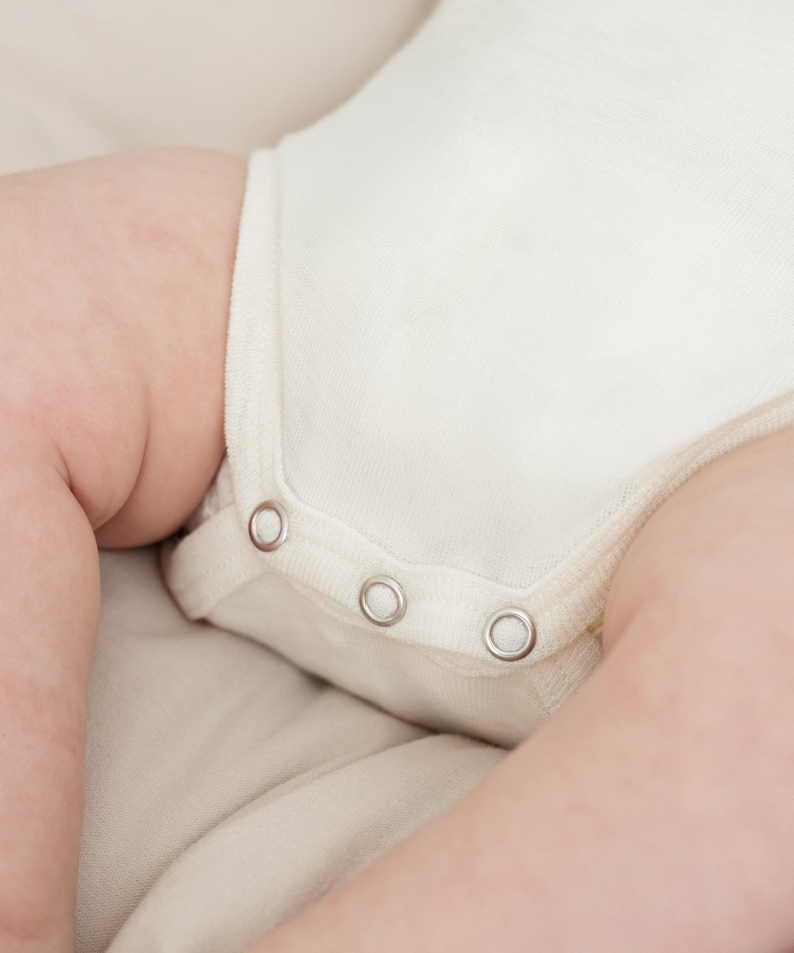 Nahansicht der Druckknöpfe.