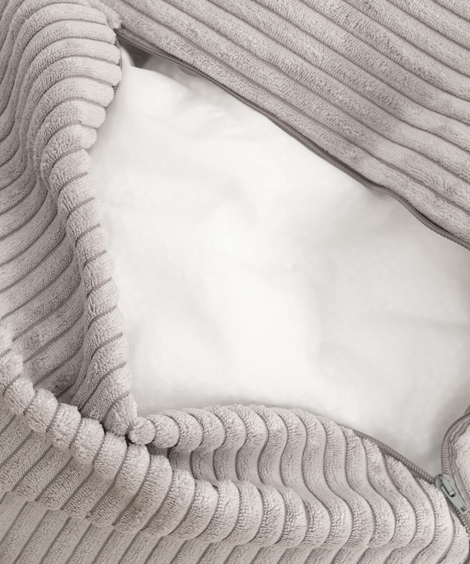 Geöffneter Außenbezug des Sitzsacks.