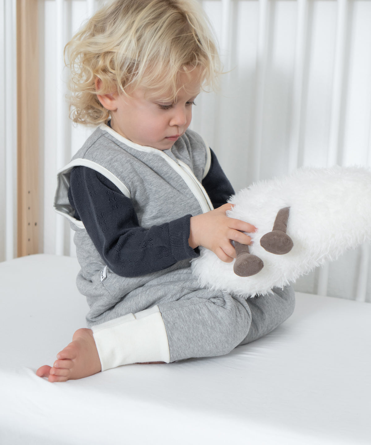Schlafsack mit Wollfüllung für aktive Kinder, bequem beim Spielen, Stehen oder Krabbeln